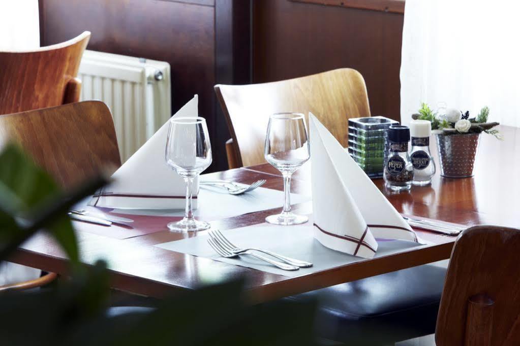 Campanile Hotel & Restaurant 陆瓦尔登 外观 照片