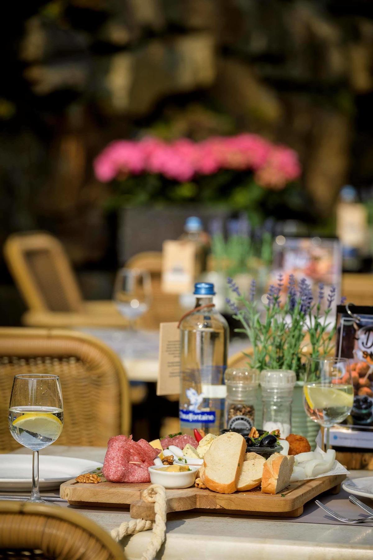 Campanile Hotel & Restaurant 陆瓦尔登 外观 照片